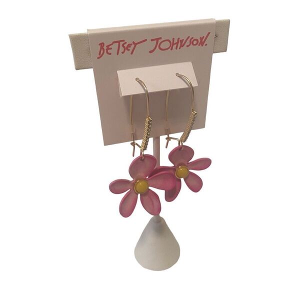 Betsey Johnson Pretty Pink Flower Petal Drop Earrings. - Picture 2 of 6